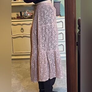 Chic Lace Midi Skirt in Blush
